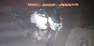 Motociclista é hospitalizado após bater contra carreta estacionada no Norte de SC Motociclista