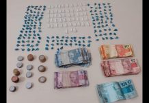 pedras de crack, dinheiro e cocaína