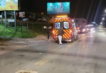 Motociclista sofre fratura na perna após colidir em carro em São Bento do Sul