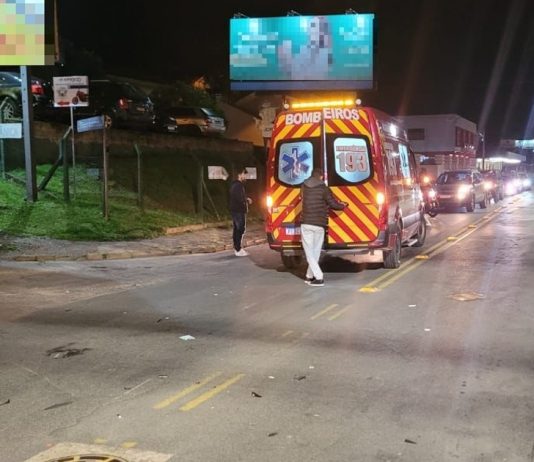 Motociclista sofre fratura na perna após colidir em carro em São Bento do Sul