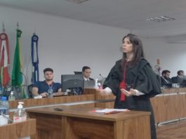 advogada em frente ao pleito da comarca de Joinville