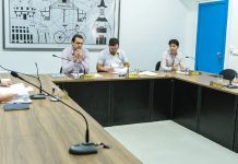Vereadores de Joinville em reunião