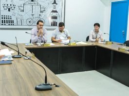 Vereadores de Joinville em reunião
