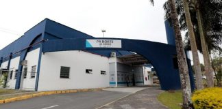 Fachada de prédio do PA Norte onde homem cai de telhado