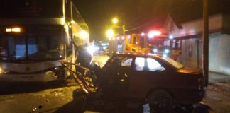 Ônibus e carro que homem morto dirigia