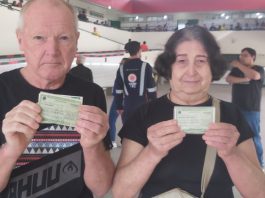 “É para o bem do povo”: eleitores sem obrigatoriedade de voto vão às urnas em Joinville eleitores