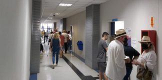 seção eleitoral na faculdade cenecista joinville