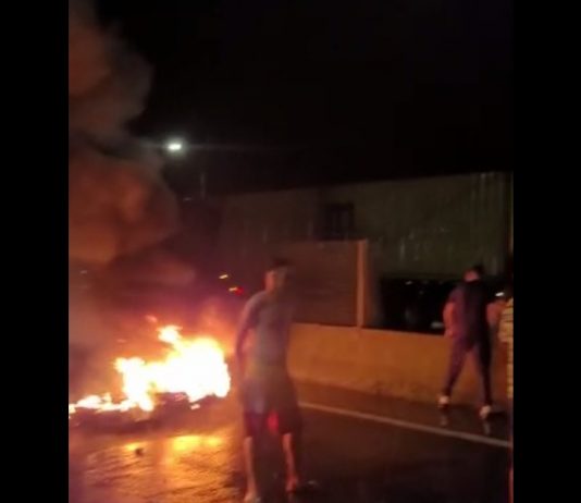 VÍDEO – BR-101 é bloqueada por manifestantes em Joinville após eleição br-101 bloqueada por manifestantes em joinville