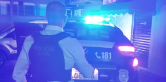 Ex-professor que abusava de aluna pré-adolescente é preso em SC