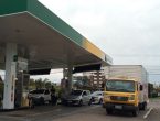 postos de combustíveis em Joinville com carro estacionados