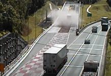 caminhão entrando na area de escpa a BR-376 em Guaratuba sentido Santa Catarina