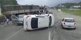 acidente na br-280 com carro tombado