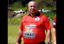 Árbitro da Nova Liga Desportiva utilizando uniforme vermelho