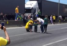 manifestantes usam crianças em bloqueio na br-101