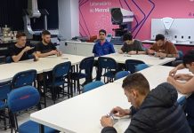 Escola Técnica Tupy, de Joinville, vence prêmio nacional alunos em sala de aula da escola técnica tupy