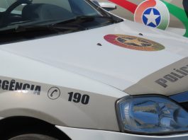 homens armados invadem casa