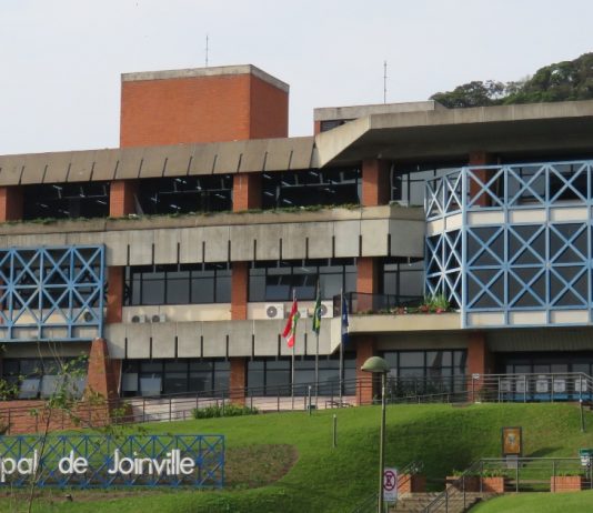 fachada da prefeitura de Joinville para representar a atualização da situação sobre os serviços