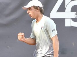 Tenista joinvilense Pedro Boscardin Dias comemora vitória