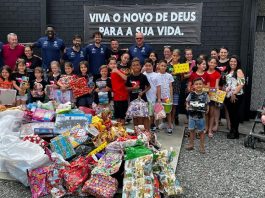 Após jogo beneficente, Joinville Vôlei entrega mais de 400 presentes para entidades carentes