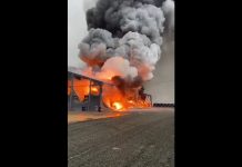 incêndio de grandes proporções e fumaça escura