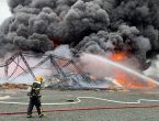 bombeiros controlam incêndio em penha