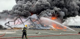 bombeiros controlam incêndio em penha