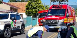 Motociclista é hospitalizado após colisão com carro no Planalto Norte