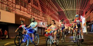 movimento bike de natal passando pelas ruas do centro de joinville