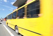 ônibus amarelo do transporte coletivo de Joinville