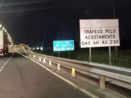 PRF libera tráfego em 700 metros pelo acostamento na BR-101, em Navegantes