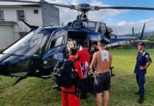 Professor leva facada nas costas após ser atacado por aluno em SC