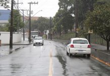 rua rui abrbosa em um dia de chuva