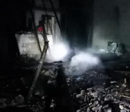 casa destruída por incêndio em são francisco do sul