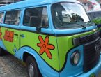 kombi personalizada como máquina do mistério do scooby-doo