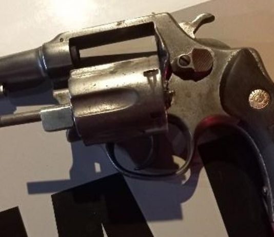 Revólver portado ilegalmente por homem