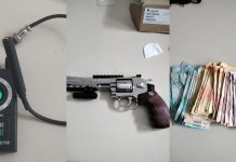 Homens são presos com arma falsa, drogas, chaves de carros e detector “anti espião” em Joinville