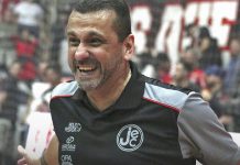 Vandré da Costa, ex-auxiliar do JEC Futsal, sorrindo