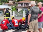 Bombeiros atendem motociclista que foi hospitalizado após acidente