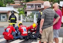 Bombeiros atendem motociclista que foi hospitalizado após acidente