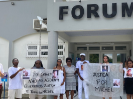 familai emf rente ao forum de araquari manifestando por justiça