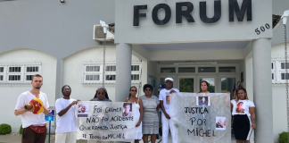 familai emf rente ao forum de araquari manifestando por justiça