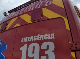 parte traseira de ambulância do corpo de bombeiros militar