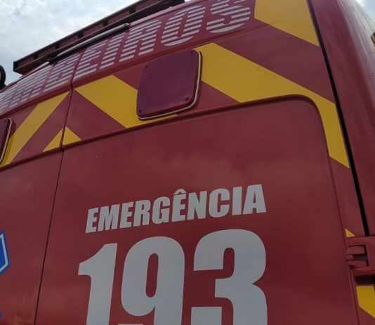 parte traseira de ambulância do corpo de bombeiros militar