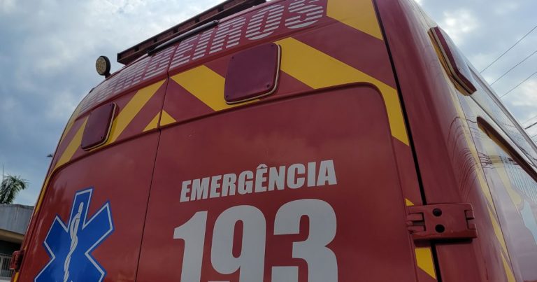 parte traseira de ambulância do corpo de bombeiros militar