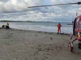 Jovem de 22 anos é reanimado por guarda-vidas voluntários após se afogar em Barra Velha