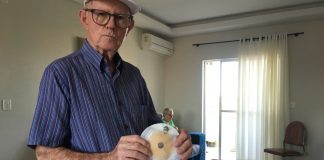 Morador de Joinville cria “engenhoca” para ajustar bolsa de ostomia ao corpo; saiba como funciona