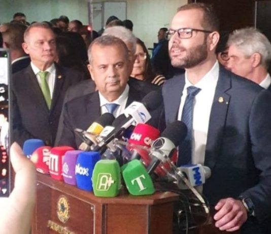 Senador de SC assina solicitação para visitar ex-ministro Anderson Torres na prisão