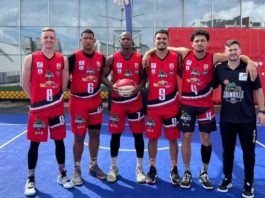 Atletas e técnico da equipe 3x3 Basquete Joinville