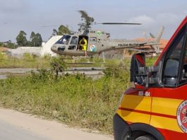 VÍDEO – Três homens são resgatados do mar após embarcação virar em Penha