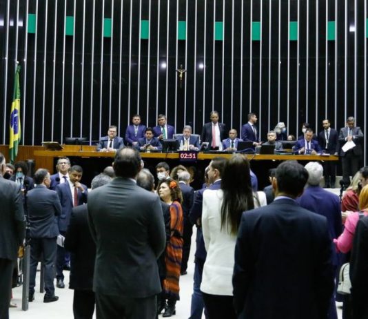 Câmara dos Deputados aprova a igualdade salarial entre homens e mulheres